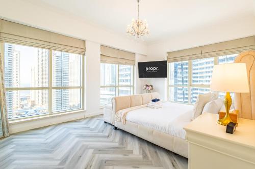Serene 2BR Escape - Al Majara - Waterfront Stay - image 12
