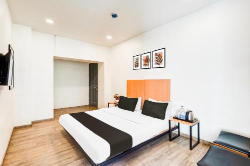 Standard Double Room room in Collection O OMR Perungudi Thiruvanmiyur Beach