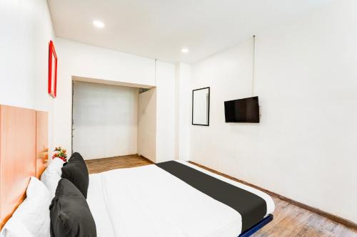 Standard Double Room image 10