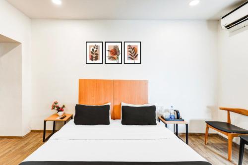 Standard Double Room image 9