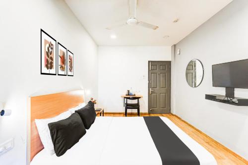 Standard Double Room image 8