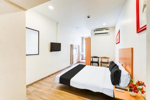 Standard Double Room image 4