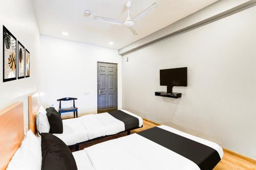 Standard Double Room image 3