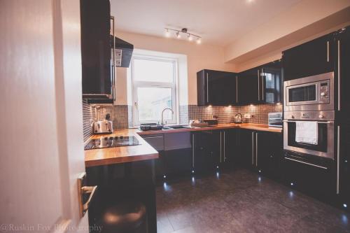 Stylish and Spacious two bed in Aberdeen's West End - main image