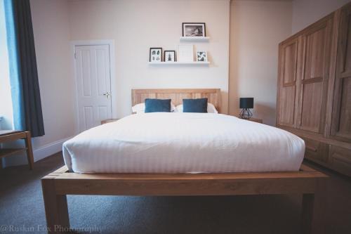 Stylish and Spacious two bed in Aberdeen's West End - image 2