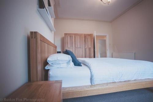Stylish and Spacious two bed in Aberdeen's West End - image 4