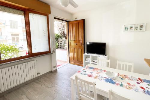 Corallo by Ermosa - in centro - a 250 m dal mare