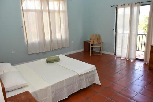 Casa Clara - a bright & spacious holiday retreat in สการ์บอรูธ์