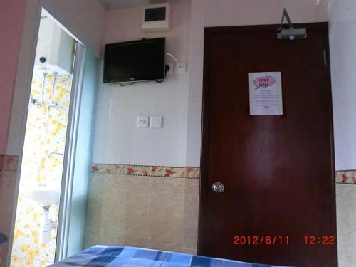 Triple Room with 3 Single Beds image 5