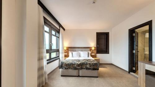 Book the Classic One-Bedroom Apartment Classic One-Bedroom Apartment with King Bed