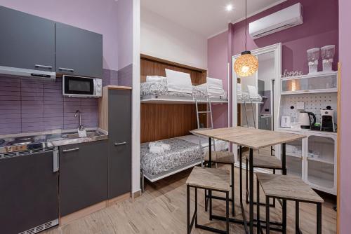 1 queen bed, 1 bunk bed