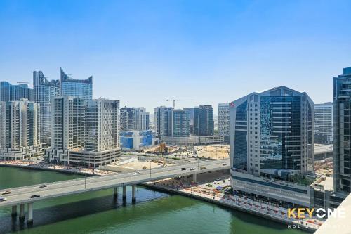 Sleek Studio in Privé with Stunning Canal View, Dubaj (fotografie 4)