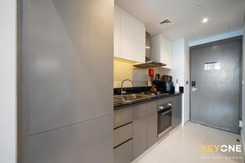 Sleek & Modern Studio in Business Bay 1 - image 7