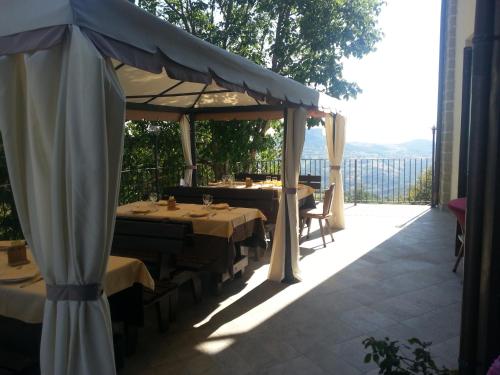 Restorāns, La Baita D'Oro Ristorante Residence in Castelnovo neʼ Monti