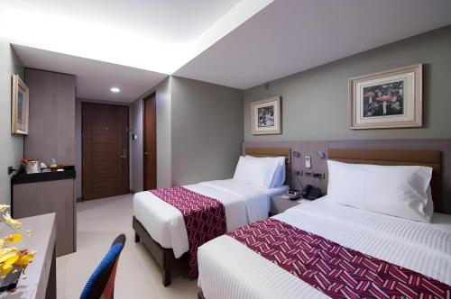Solace Hotel, ميترو مانيلا
