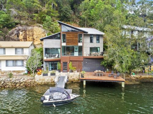 Berowra Waters Glass House in Berowra