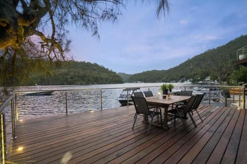 Berowra Waters Glass House in Berowra
