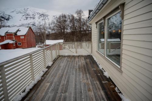 A szálláshely kívülről, Fredfullt hus ved Oksfjordvannet in Durmalsskardet