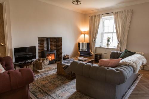 Rosebank Cottage - Hot Tub & Log Stove in Gartocharn
