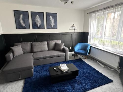 Pool&Tennis Table - Up to 40 Percent OFF Old Trafford 3 Bed, Manchester (photo 10)