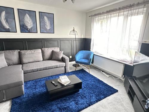 Pool&Tennis Table - Up to 40 Percent OFF Old Trafford 3 Bed, Manchester (photo 7)