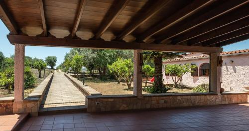 ClickSardegna Villa Giulietta with large garden and guesthouse in Pivarada