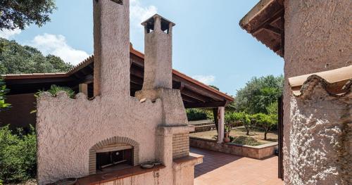 ClickSardegna Villa Giulietta with large garden and guesthouse in Pivarada
