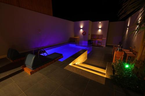 Úszómedence, أكواخ البحيرات (أكواخ البحيرات) in Durrat Al-Arus