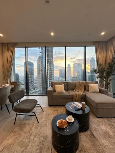Brand New 1BR Sanctuary I Stay in Style l Lifestyle & Wellness I Canal & Burj Khalifa Views, Dubaï (photo 2)