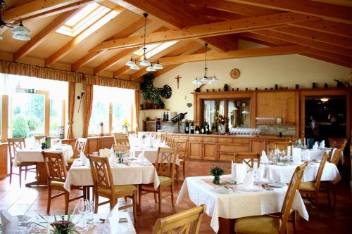 Restaurace, Alpengasthaus Gießlhutte in Kotsch