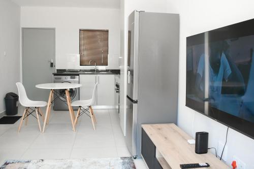 One-Bedroom Apartment image 9