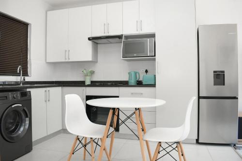 One-Bedroom Apartment image 4