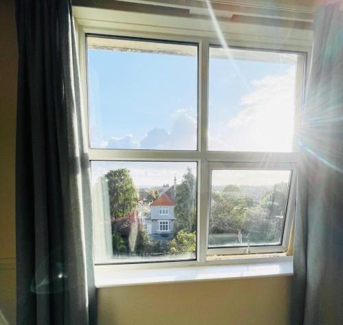 Homely Apartment in Minehead Private Parking in มายเฮด