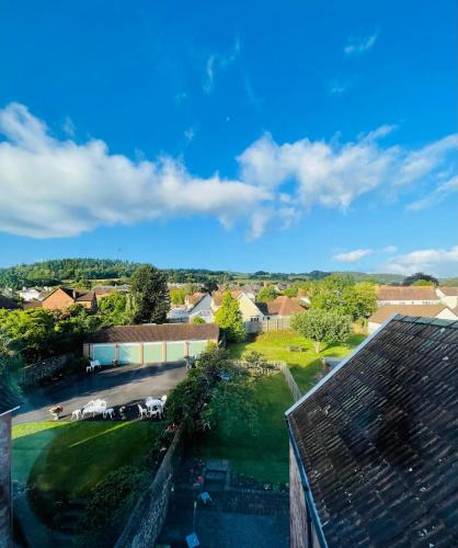 Homely Apartment in Minehead Private Parking in มายเฮด