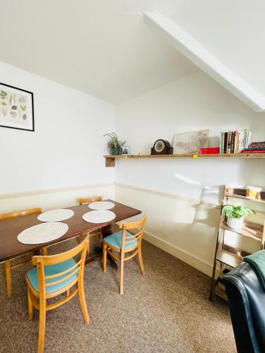 Homely Apartment in Minehead Private Parking in มายเฮด