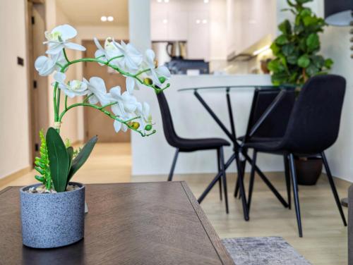 Modern Luxury Fully Furnished 1BH Apartment in Binghatt Nova JVC - Easy Access to JBR, Circle Mall & Dubai Hills Mall, Dubai (foto 6)