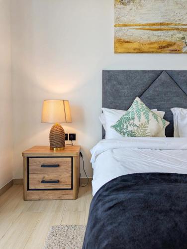 Modern Luxury Fully Furnished 1BH Apartment in Binghatt Nova JVC - Easy Access to JBR, Circle Mall & Dubai Hills Mall, Dubai (foto 2)