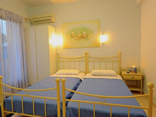 2 twin beds