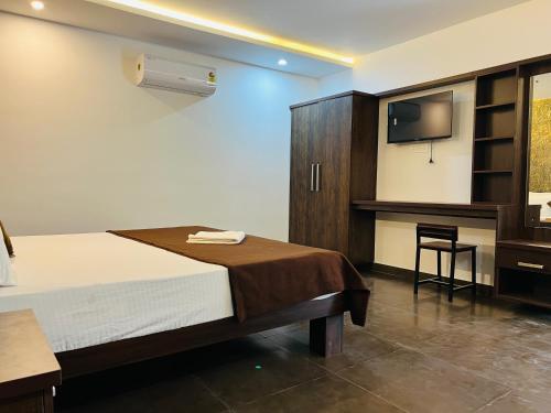 Empire One Bedroom with Common Pool in Muttil