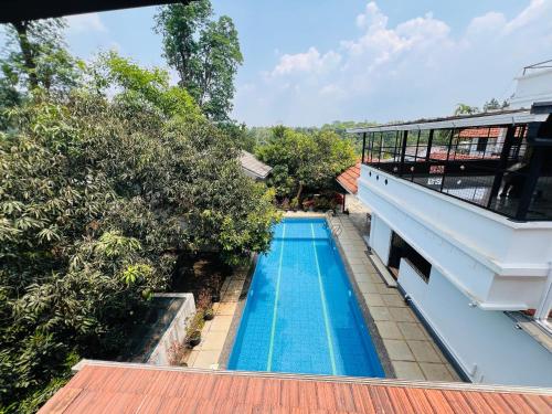 Empire One Bedroom with Common Pool in Muttil