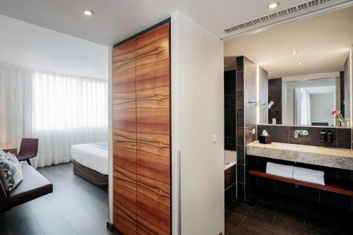room detail thumbnail 1