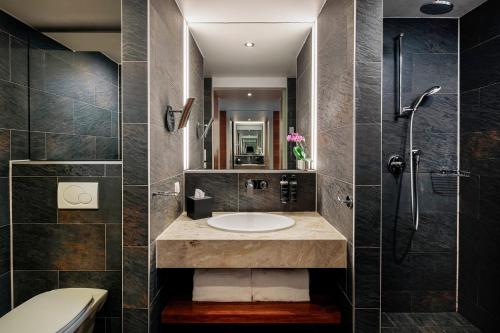 Eurostars Embassy - image 9