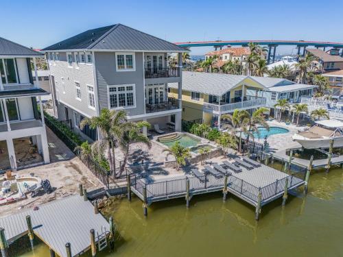 Five-Bedroom House room in 260 Coastal Luxe Retreat- 5BD 45BA Pool & Spa Water Views home