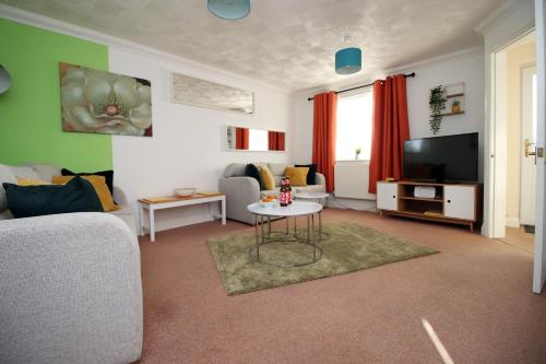 3 Bed with Free Parking - Merriotts 1 by Tŷ SA chambre d'hôte Christchurch