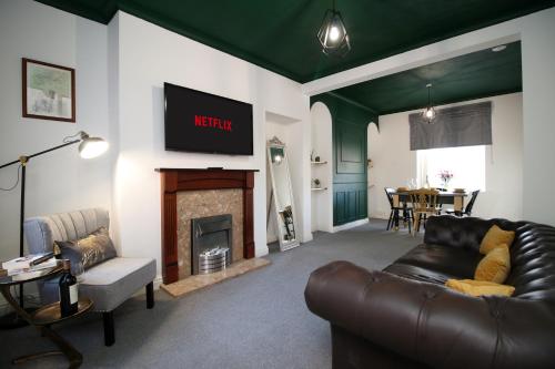 Junctions Way by Tŷ SA -3 bed in Newport chambre d'hôte Llantarnam