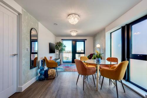 Luxury City Escape - Brand New Stylish 2 Bedroom Apartment with Parking, Liverpool
