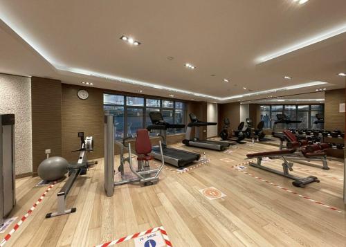 Spacious 1BR - Balcony & Pool View - Capital Bay - image 13