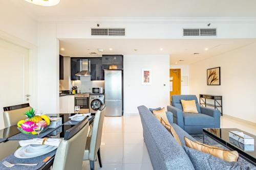 Spacious 1BR - Balcony & Pool View - Capital Bay - image 7