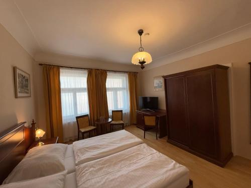 Triple Room image 5