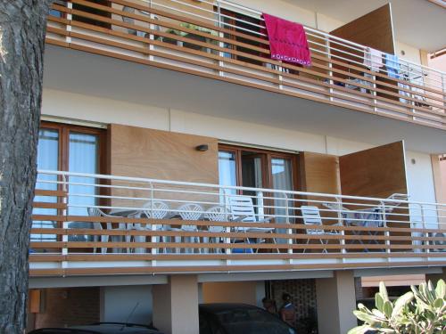 One-Bedroom Apartment image 10